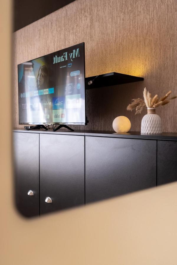 #maison㊶ - A Vibrant, Urban Apartment Sofia