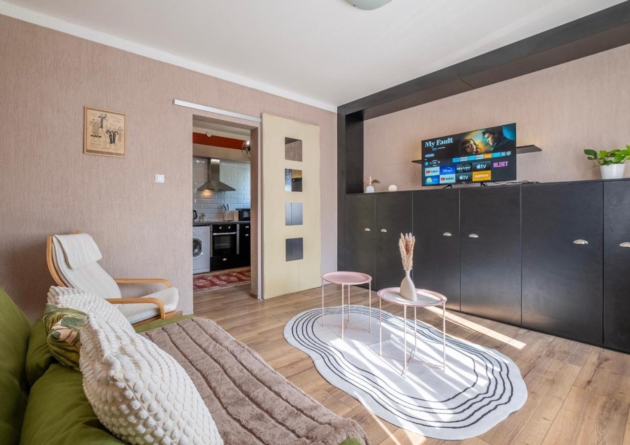 #maison㊶ - A Vibrant, Urban Apartment